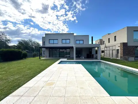 Casa en Alquiler de 4 dormitorios