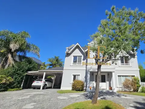 Casa en Venta con 6 cocheras