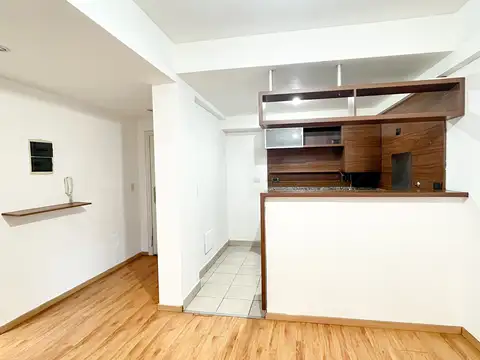 Departamento de 2 Ambientes Al Frente con Balcón, SUM, landry. Villa Del Parque
