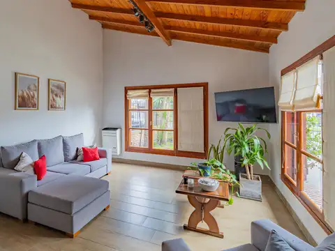 Venta Casa 5 Ambientes Cochera Parque Constitucion