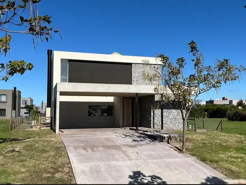 Venta casa - barrio Ceibos - Puertos del Lago - oportunidad - permuta