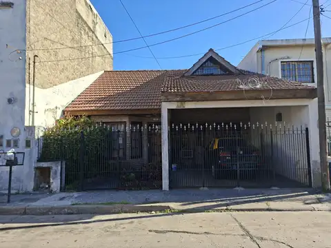 VENTA DE CASA 4 AMBIENTES EN RAMOS MEJIA SUR