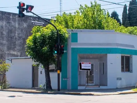 Avenida Hipólito Yrigoyen  al 11000