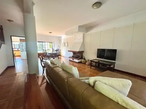 Casa 4 ambientes con 3 baños