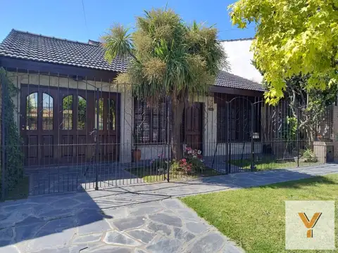 Casa en Venta - 2 Dormitorios 2 Baños - 230mts - Mar Del Plata