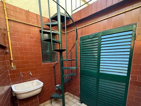 Depto Tipo Casa en Venta 50 años