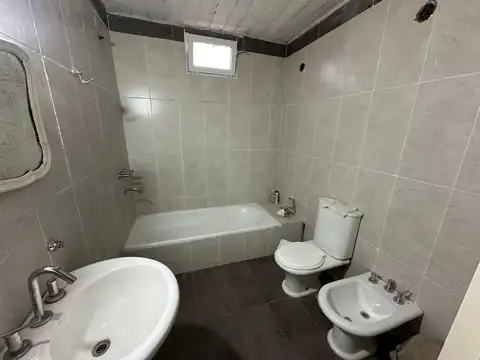 Casa 2 ambientes con 1 baño