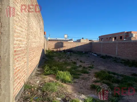 VENDE TERRENO EN LOTEO ISLAS MALVINAS, CENTENARIO.
