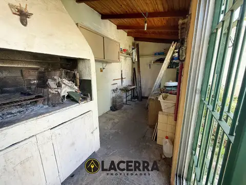 Venta de casa 5 ambientes  con quincho y piscina, Carapachay APTO CREDITO
