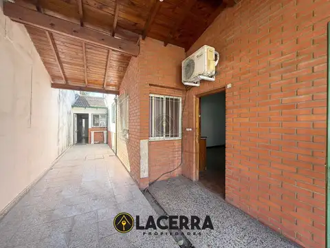 Venta de casa 5 ambientes  con quincho y piscina, Carapachay APTO CREDITO