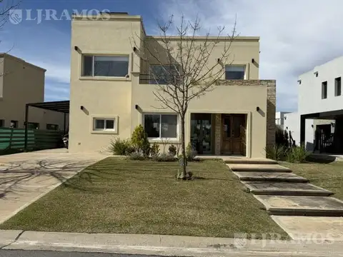 Casa en Araucarias