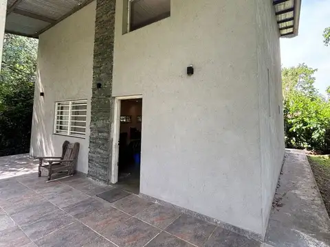 Casa 6 ambientes con 2 baños