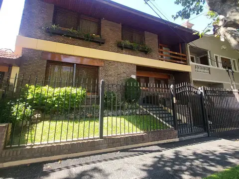 Casa 6 ambientes con 5 baños