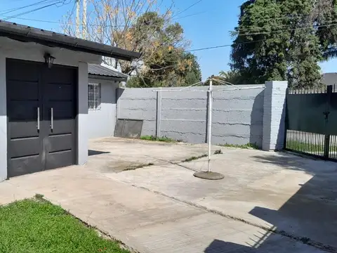 CASA 5 AMBIENTES EN VENTA LONGCHAMPS CON PISCINA