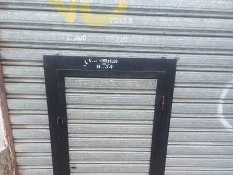 Local 28 m2 - Campana Centro.