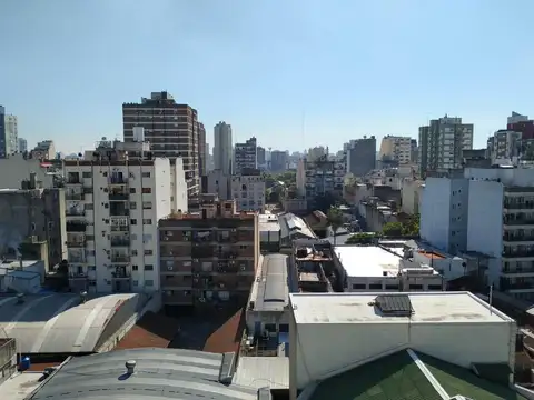 Hermoso Departamento 3 Ambientes. Balcón con Parrilla. Apto
