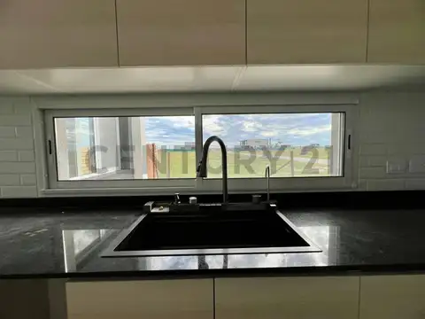 Casa en venta en Puertos de Escobar Barrio Nativas a estrenar con pileta