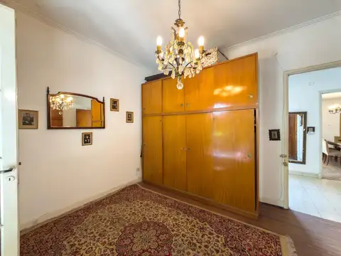 Casa 9 ambientes con 3 baños