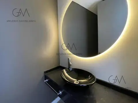 Casa 5 ambientes con 4 baños