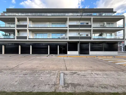 Departamento 2 ambientes con cochera en venta en Luján centro