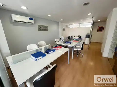 Excelente Oficina Oro y Cerviño - Super Luminosa - 2 Cocheras