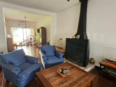 Casa 5 ambientes con 3 baños