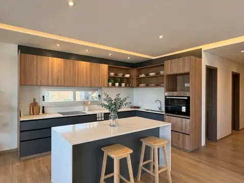 VENTA Casa 6 ambientes-Barrio Náutico San Juan