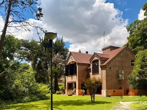 Casa Quinta en venta, Barrio Yei Pora, con 3 lotes