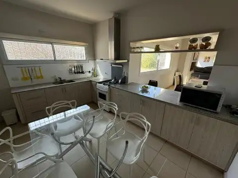 Casa 4 ambientes con 3 baños