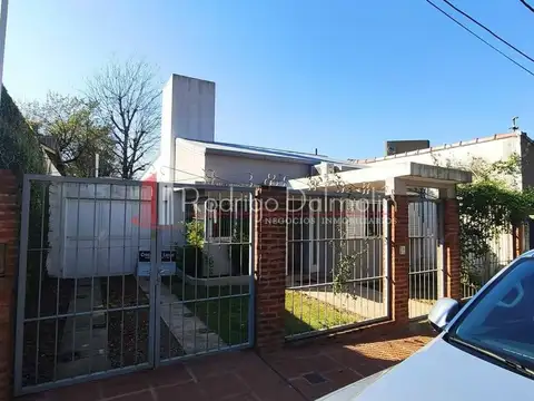 Casa en Venta con 3 cocheras