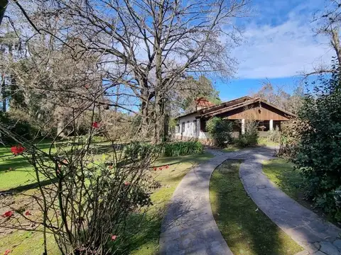 Destacada y amplia casa quinta en venta en Del Viso, Pilar!