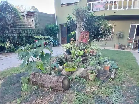 Casa 7 ambientes con 2 baños