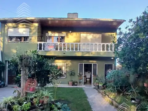 |Casa de dos plantas con todos los servicios conectados| Ideal familia numerosa | RETASADA