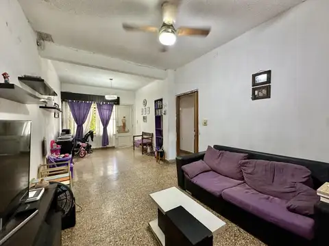 Casa 5 ambientes con 2 baños