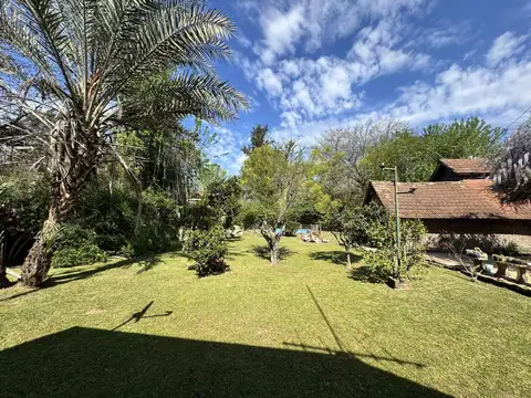 Casa en Venta con 3 cocheras