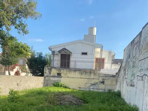 Casa 8 ambientes con 3 baños