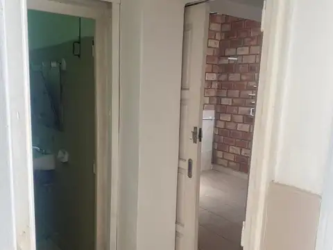 SE VENDE - ESQUINA CASA CON LOTE -BARRIO CATEDRAL