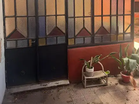 VENTA CASA AL FRENTE EN GARAY 3000-ROSARIO