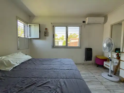 Casa en Alquiler con 2 cocheras