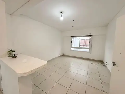 Departamento de 2 Ambientes en Venta en San Justo con Terraza y Apto Credito.