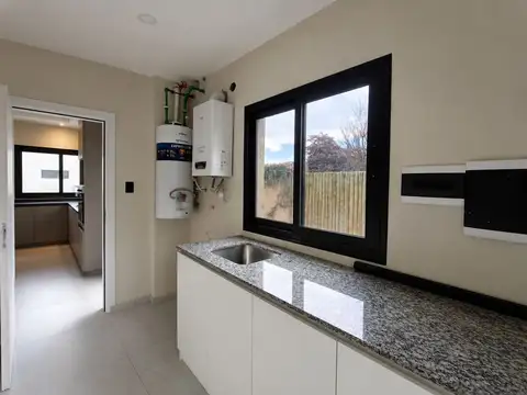 Casa 4 ambientes con 3 baños