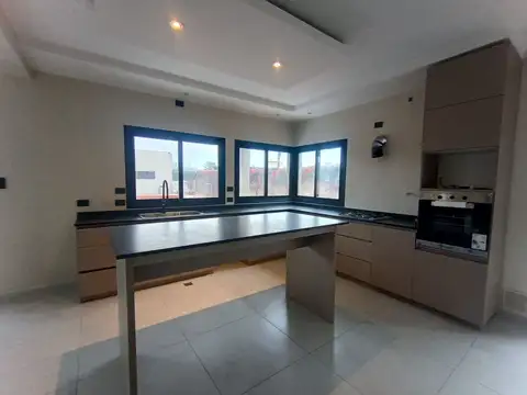 CASA EN VENTA EN BARRIO PRIVADO LUJAN DE CUYO