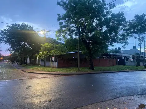 VENDO 3 CASAS EN TERRENO EN ESQUINA - POSADAS MNES