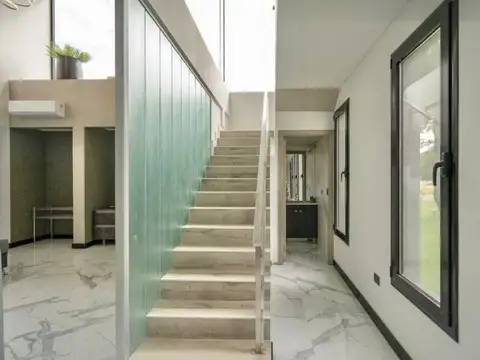 Casa 7 ambientes con 6 baños