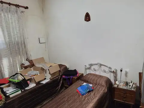 Casa 8 ambientes con 3 baños