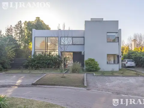 VENTA- Moderna Casa- 4 dorm- Los Boulevares Barrio Cerrado- altuta Km 38,5 Panam Ramal Pilar