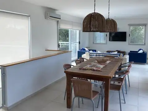 Casa 5 ambientes con 3 baños