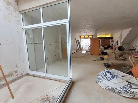 7,11 x 18  UNICO Local en venta en Barrio Naón