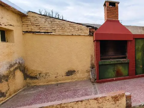 Casa 5 ambientes con 2 baños