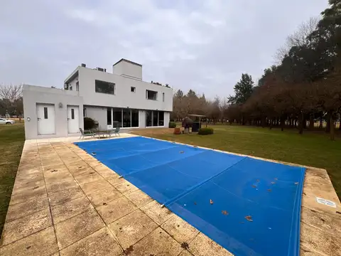 Casa 5 ambientes con 4 baños